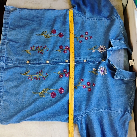 Vtg Maggie & Max Denim Floral Embroidered Top Womens Large Folk Camp Grandmacore - Picture 9 of 10